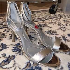 NWOT Size 9 heels with ankle strap